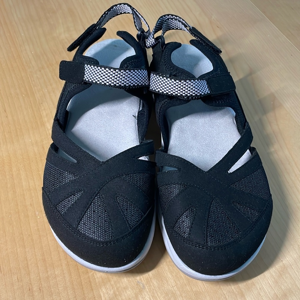 Easy Spirit walking sandal women’s size 8.5W